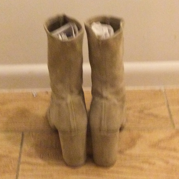 Stuart Weizmann Ankle high boots., barely worn. - Picture 3 of 4